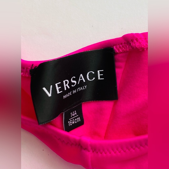 New VERSACE Wonens Pink Gold
Logo bikini Size 14A - Picture 6 of 8
